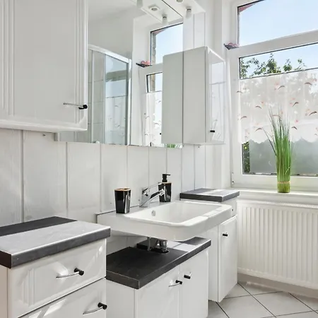 Schönes Ferien-appartement Für Bis Zu 6 Personen Apartment *
